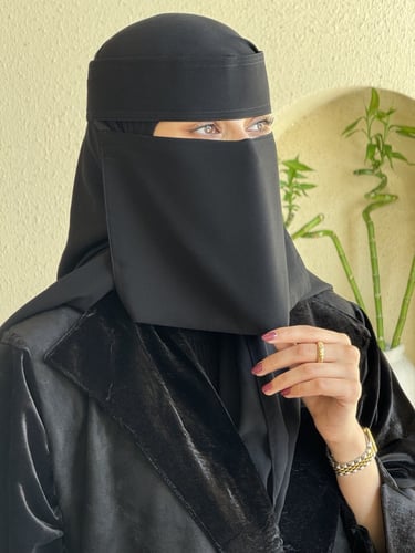 نقاب ربط حرير والثاني بنصف السعر