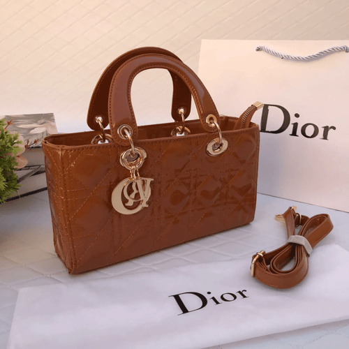 حقيبة نسائيه ماركه ديور درجة اولى مع الملحقات