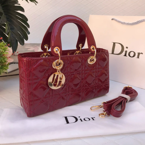 حقيبة نسائيه ماركه ديور درجة اولى مع الملحقات