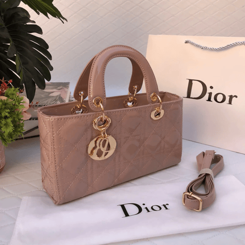 حقيبة نسائيه ماركه ديور درجة اولى مع الملحقات