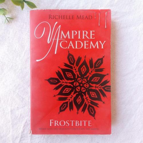 vampire academy -Richelle mead(E1)
