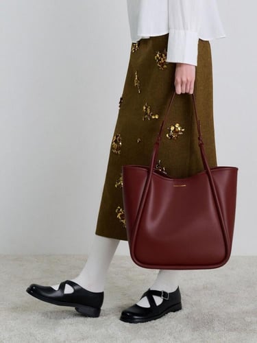 حقيبة توت باق أنبوبية من تشارلز اند كيث لون برغندي