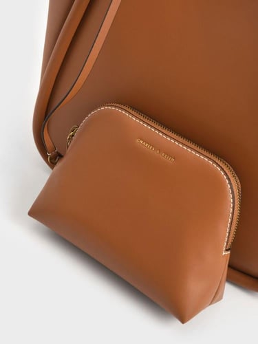 حقيبة توت باق أنبوبية من تشارلز اند كيث ( توفي )