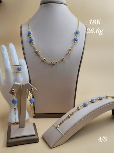 Gold set with turquoise pendant worn on both sides - 18 karat