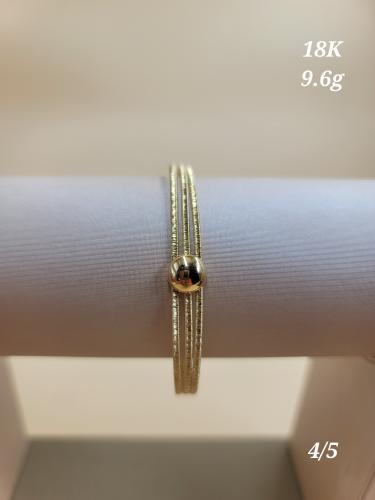 Linen bracelet with three lines, with a central ge...