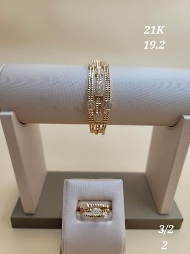 Bracelet and ring set of gold three layers with po...