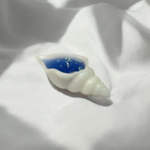 شمعة الصدفه مزينه بقلتر