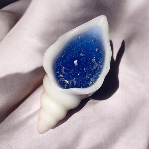 شمعة الصدفه مزينه بقلتر