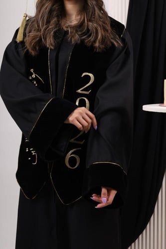 عباية تخرج أسود وذهبي