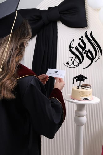 عباية تخرج اسود وبرغندي وذهبي 2026