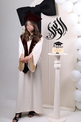 عباية تخرج بيج و برغندي وذهبي 2026