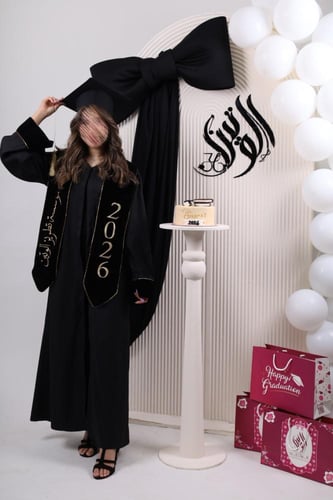 عباية تخرج أسود وذهبي