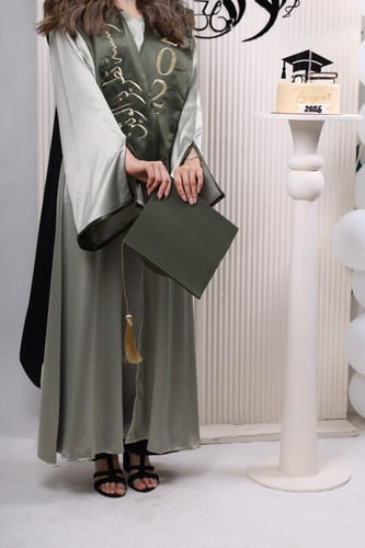 عبايه تخرج تيفاني وزيتي وذهبي