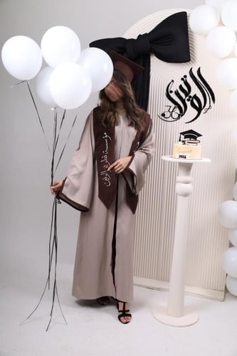 عباية تخرج بيج وبني 2026