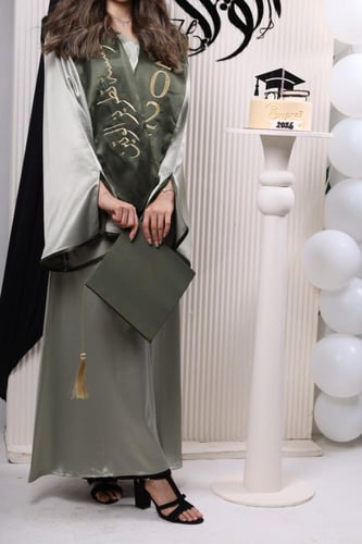 عبايه تخرج تيفاني وزيتي وذهبي