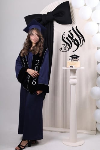 عباية تخرج كحلي وأسود مخمل 2026