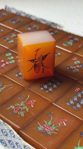 لعبة دومنة بلاستيكية قديمة