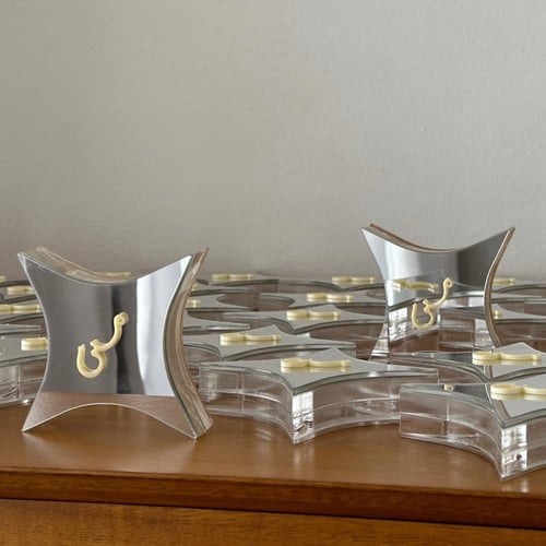 علب نجوم بغطاء مرايا فارغة