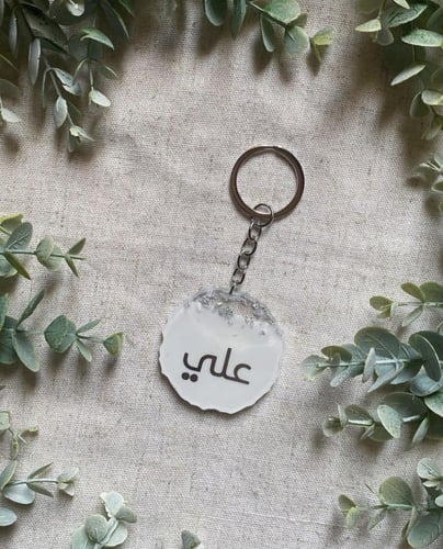 ميدالية مفاتيح شكل متعرج ابيض وفضي