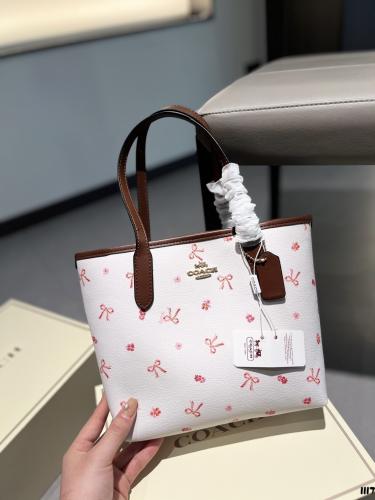 شنطة coach