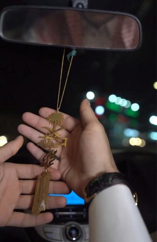 تعليقه سيفين ونخلة وكسرة العود
