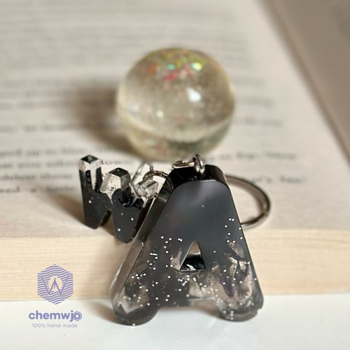 ميدالية حرفين