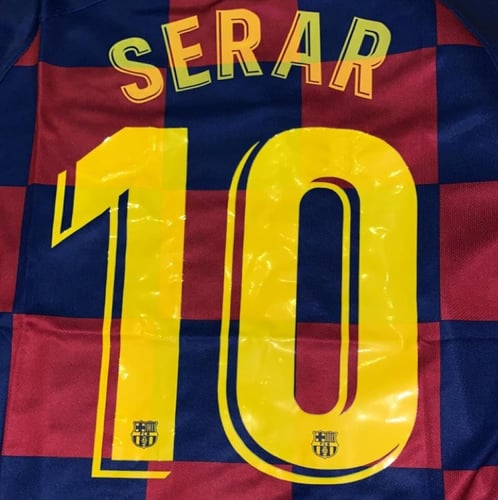 طباعة الاسم والرقم على تشيرتك