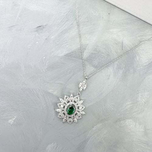 قلادة فضة مرصعة بالزيركون