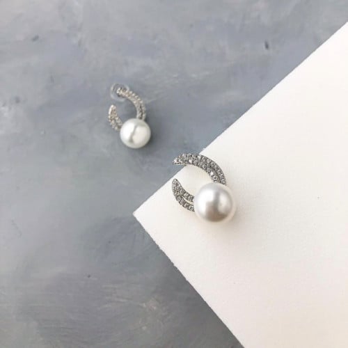 حلق فضة مرصع بالزيركون واللؤلؤ