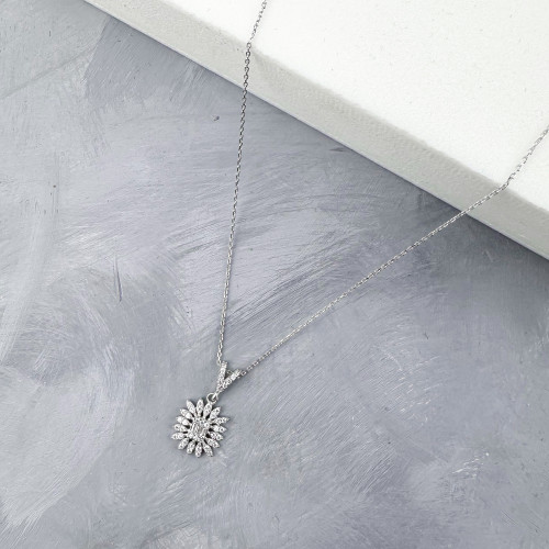 قلادة فضة مرصعة بالزيركون