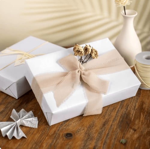 رول ورق بيج لتغليف الهدايا والديكور وزن 4 كيلو جرا...