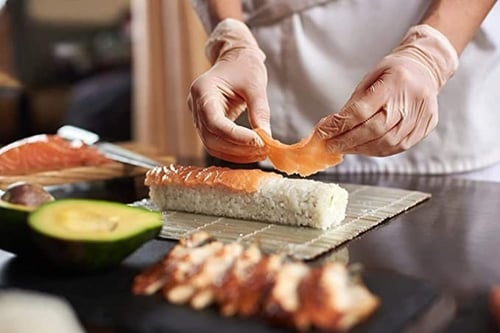 قفاز فينيل شفاف وسط بدون بودر/العدد 70 قفاز