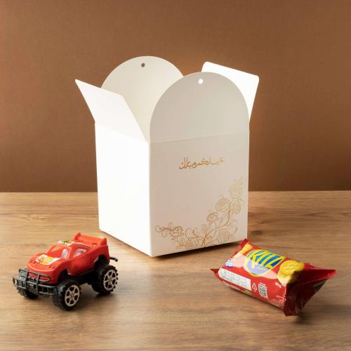 علبة توزيعات بتصميم فاخر بشريطة وعبارة عيدكم مبارك...