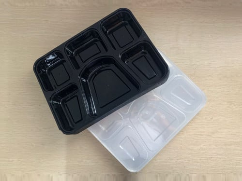 علب بلاستيك للميكروويف اسود بغطاء شفاف -6 أقسام/ ا...