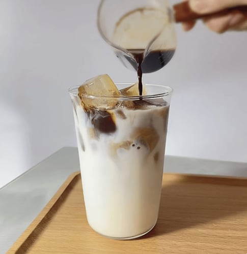 اكواب بلاستيك شفافة بقاعدة منحنية 14 أنز / العدد 5...