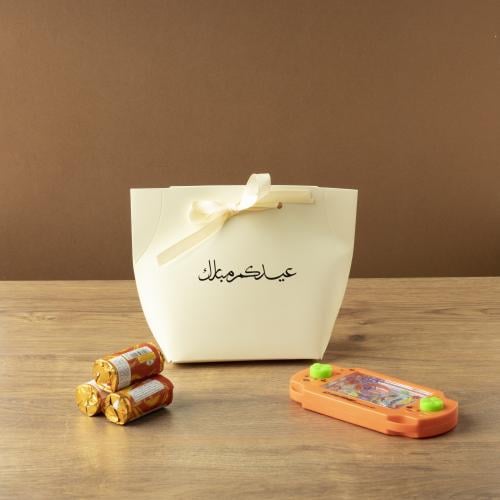 حقيبة توزيعات ورقية فاخرة بلون بيج وعبارة"عيدكم مب...