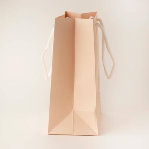 أكياس فاخرة للعيد لون بيج بدوائر ذهبية وختم "عيدكم...