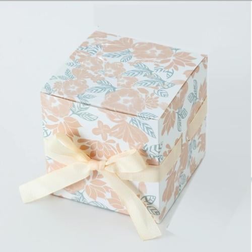 علبة توزيعات شوكولاته بتصميم فاخر بشريطة / العدد 1...