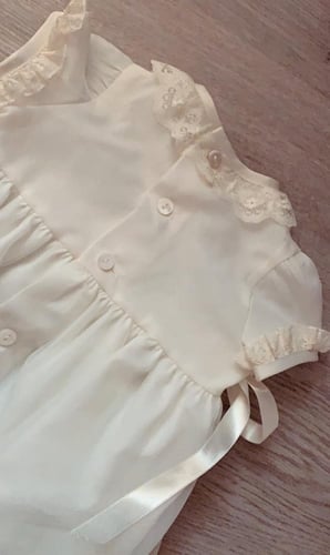 طقم مواليد راقي (فستان +قبعة)