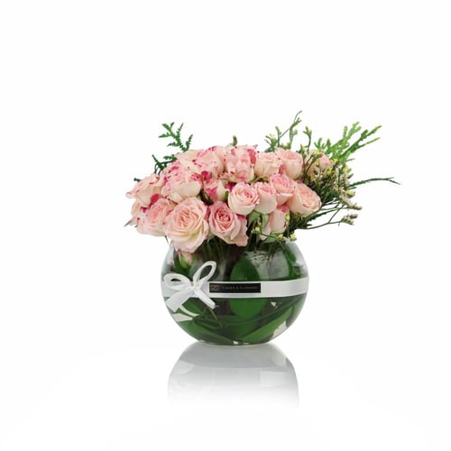 فازة ورد أنيقة