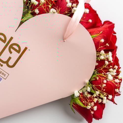 القلب الوردي مع كيك القلب