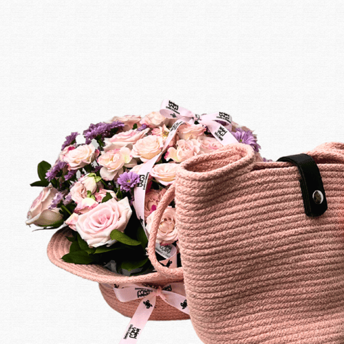 الشنطة الوردية مع القبعة