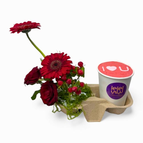 كوب الكيك الاحمر