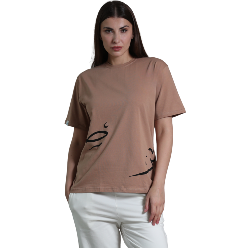 تيشيرت بني «صبر» بطباعة جانبية عربية