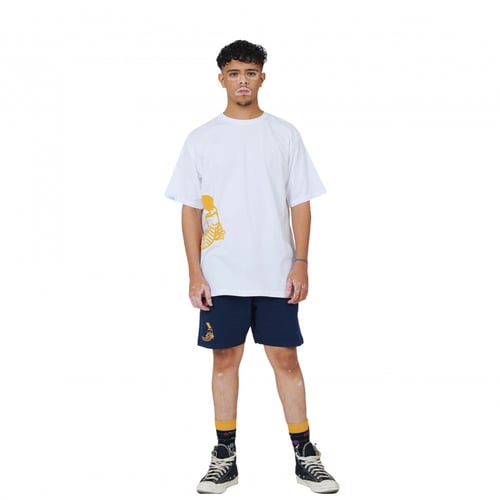 شورت كحلي «اش ماخ» بتطريز نقشة شماغ