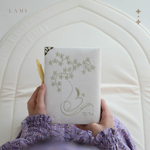 مصحف مخمل بالأسم- ابيض