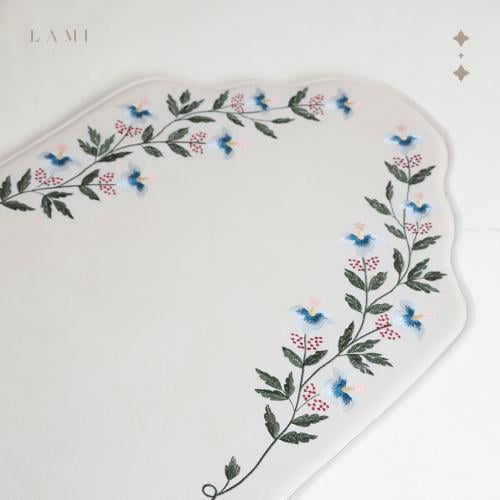 سجادة صلاة همس الأزهار ابيض