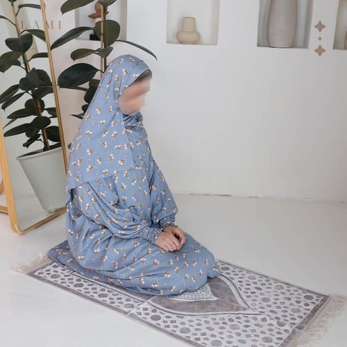 طقم صلاة زهرة الياسمين رمادي