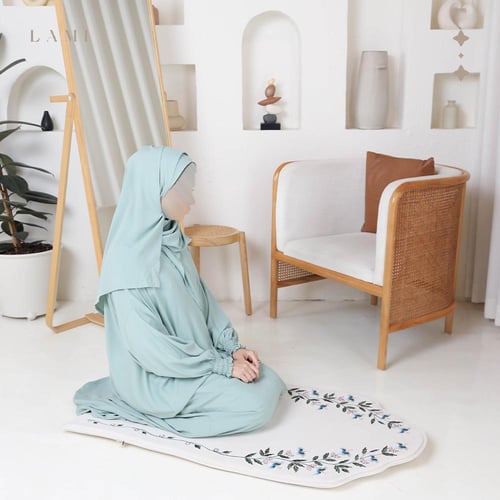 طقم صلاة همس الأزهار