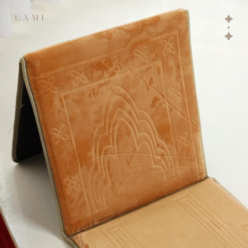 سجادة مع مسند ظهر